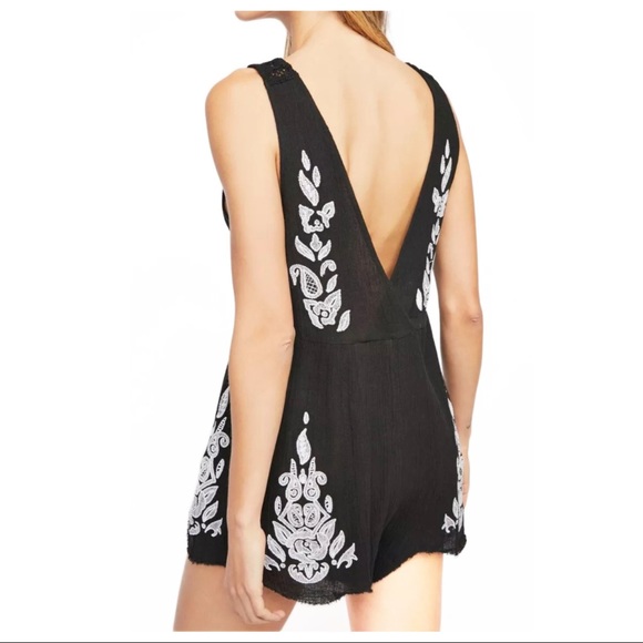 SOLD-Free People Embroidered Black White Crinkle Fringe Hem Shorts Romper - Picture 5 of 15